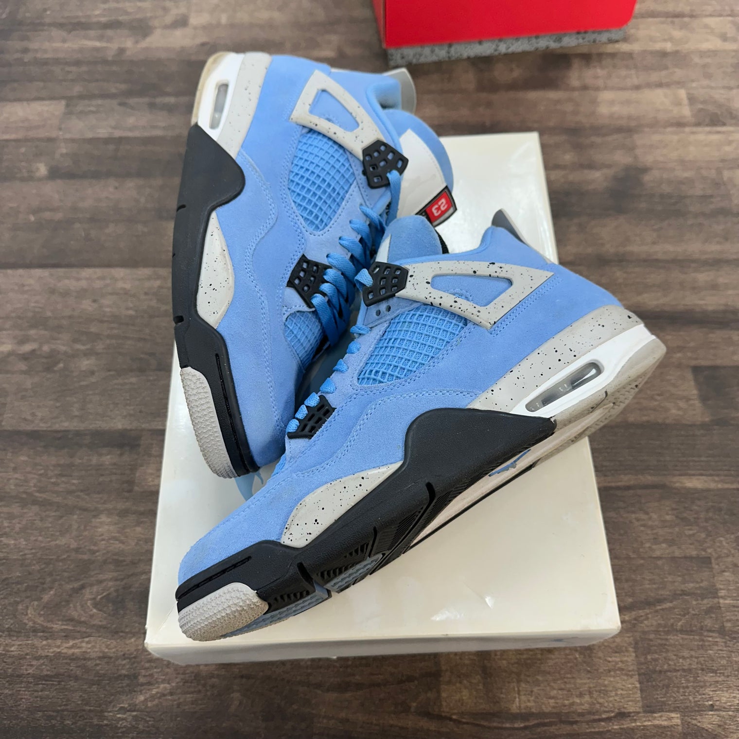 University Blue Jordan 4 Retro (USED)