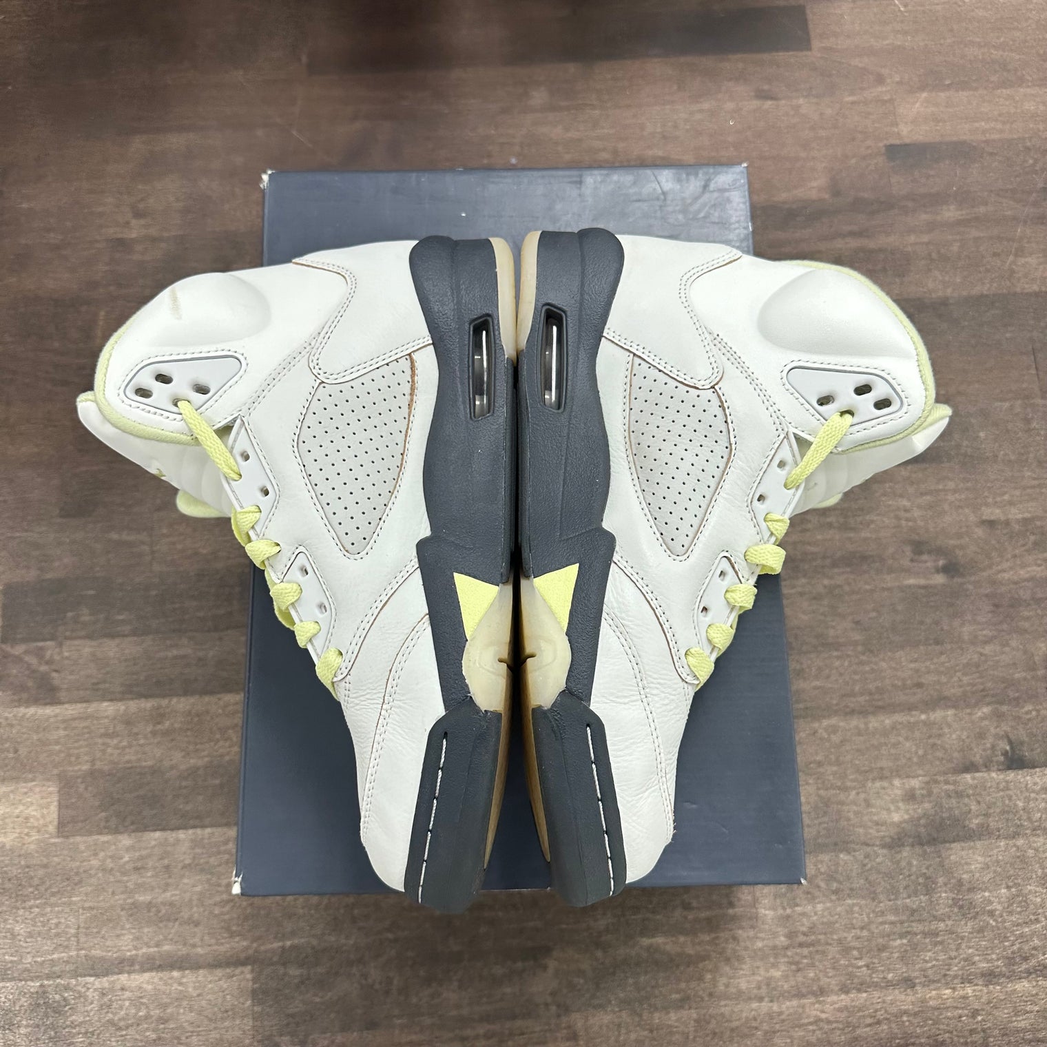 Jordan 5 Retro Luminous Green (US 8.5W) (USED)