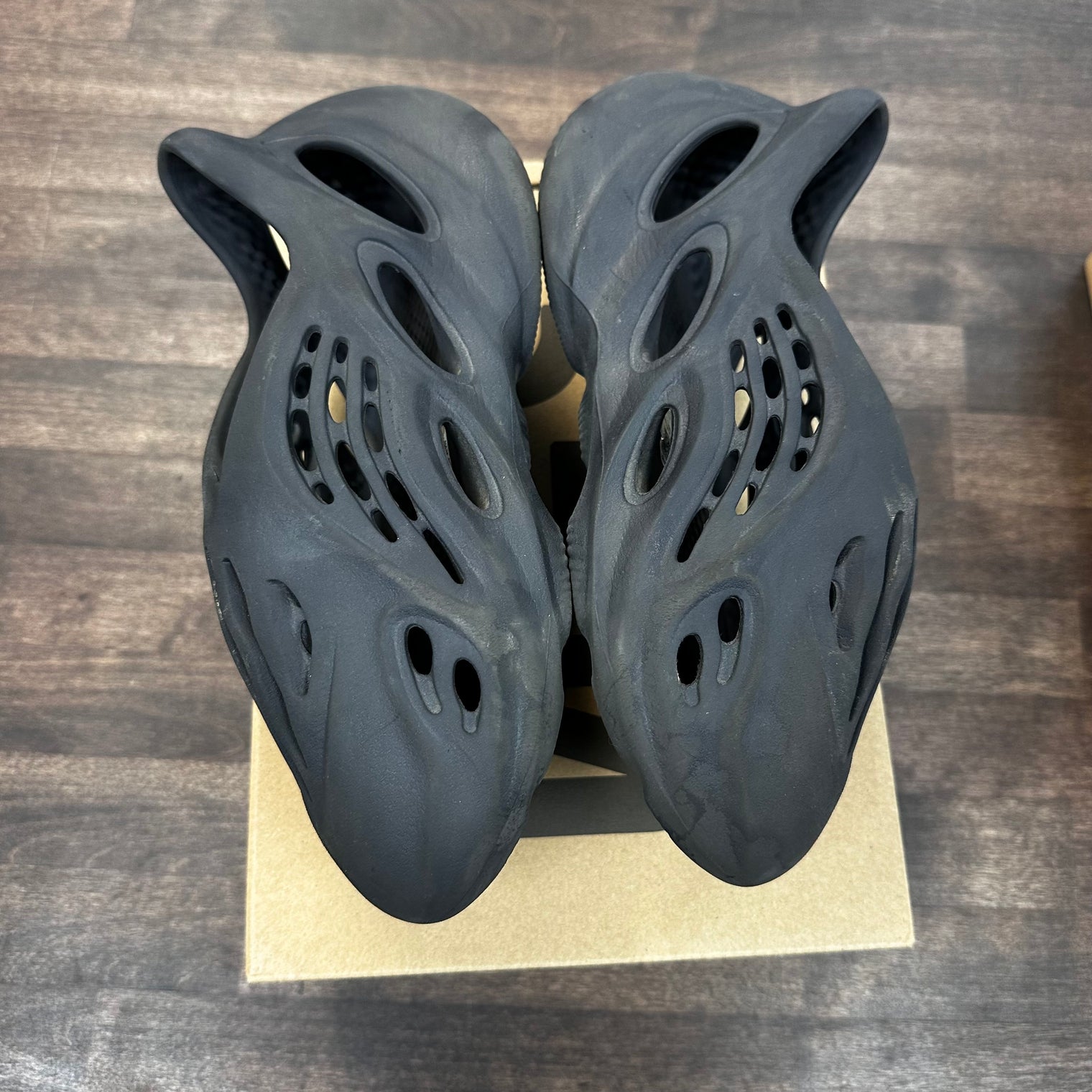 Onyx Yeezy Foam RNNR (USED)