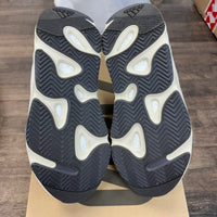 Analog Yeezy 700 (USED)