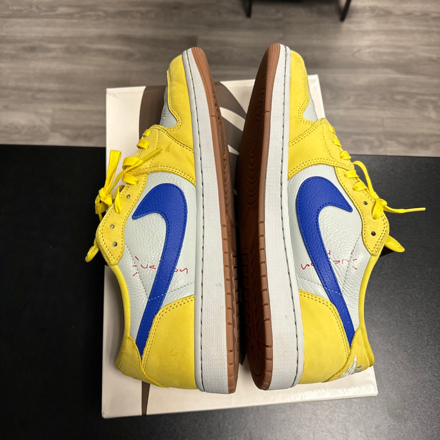 Travis Scott Canary Jordan 1 Low (USED)