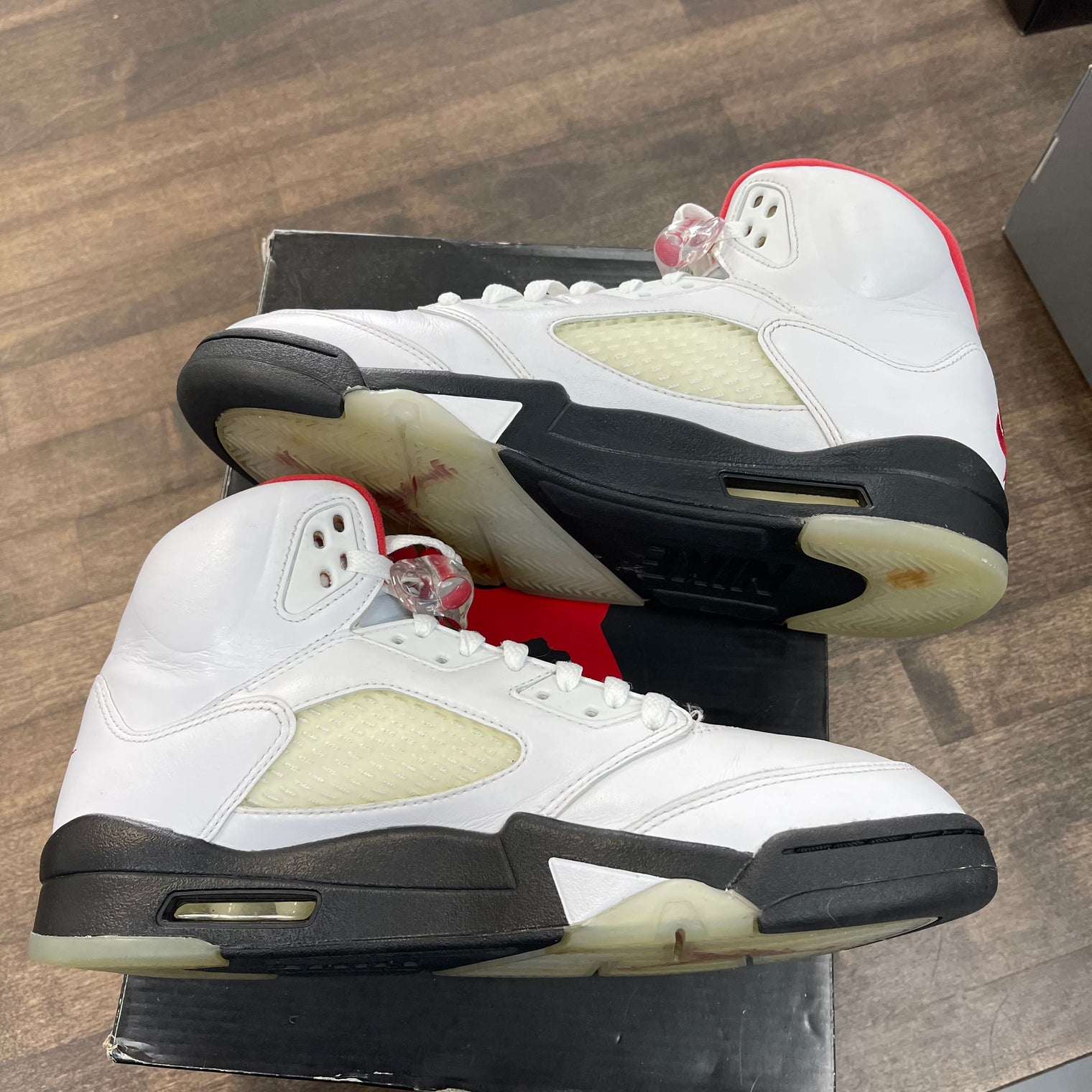 Fire Red Jordan 5 (2020) (USED)