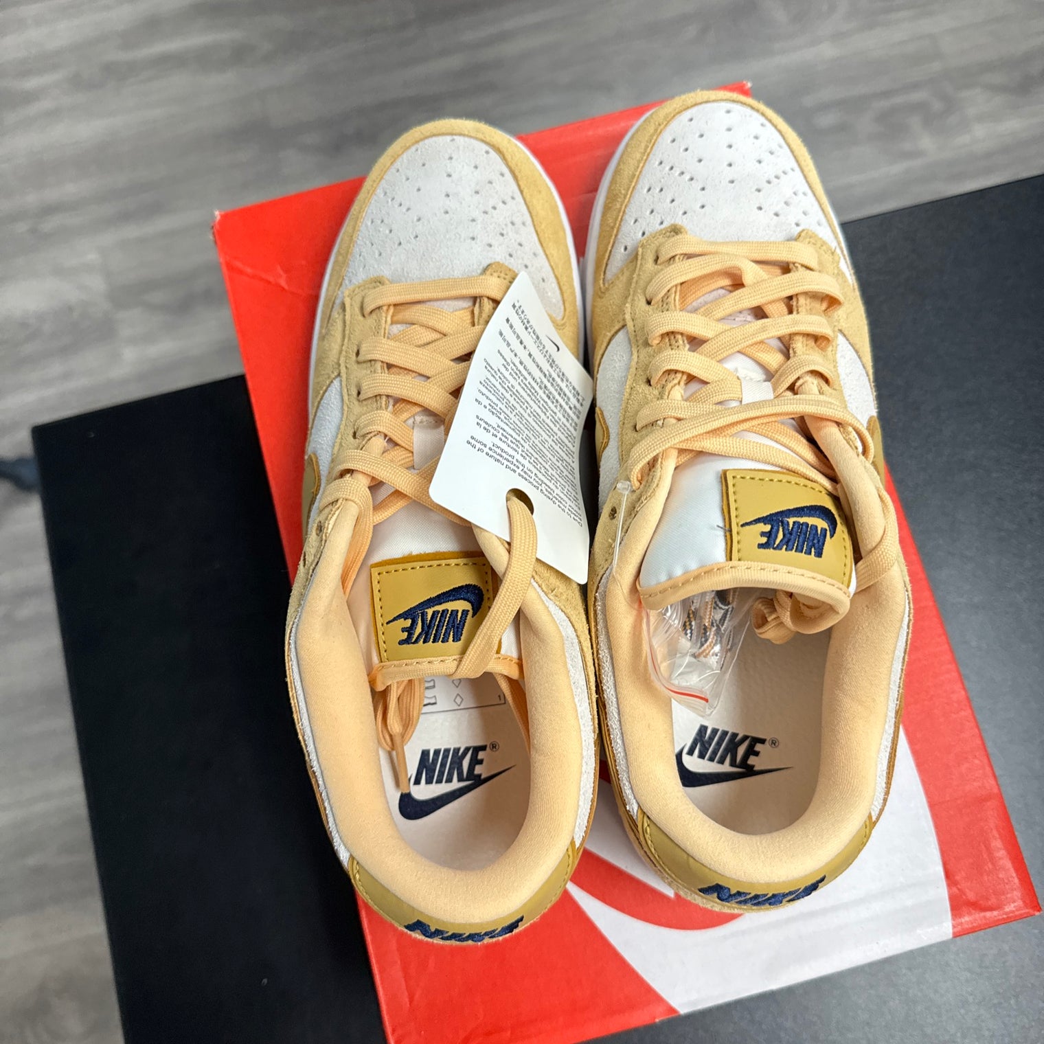 Nike Dunk LX Low Gold Suede W