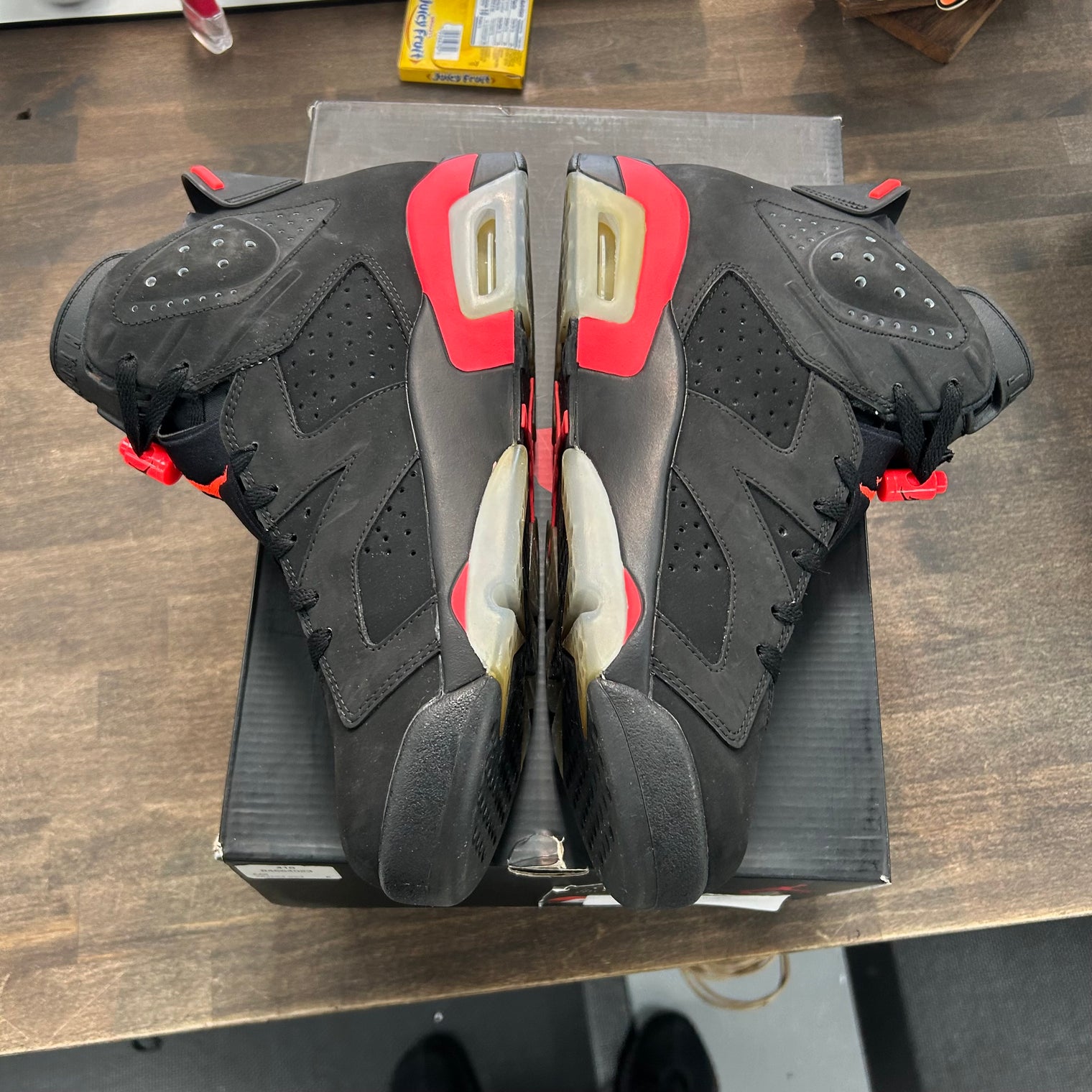 Infrared Jordan 6 Retro (USED)