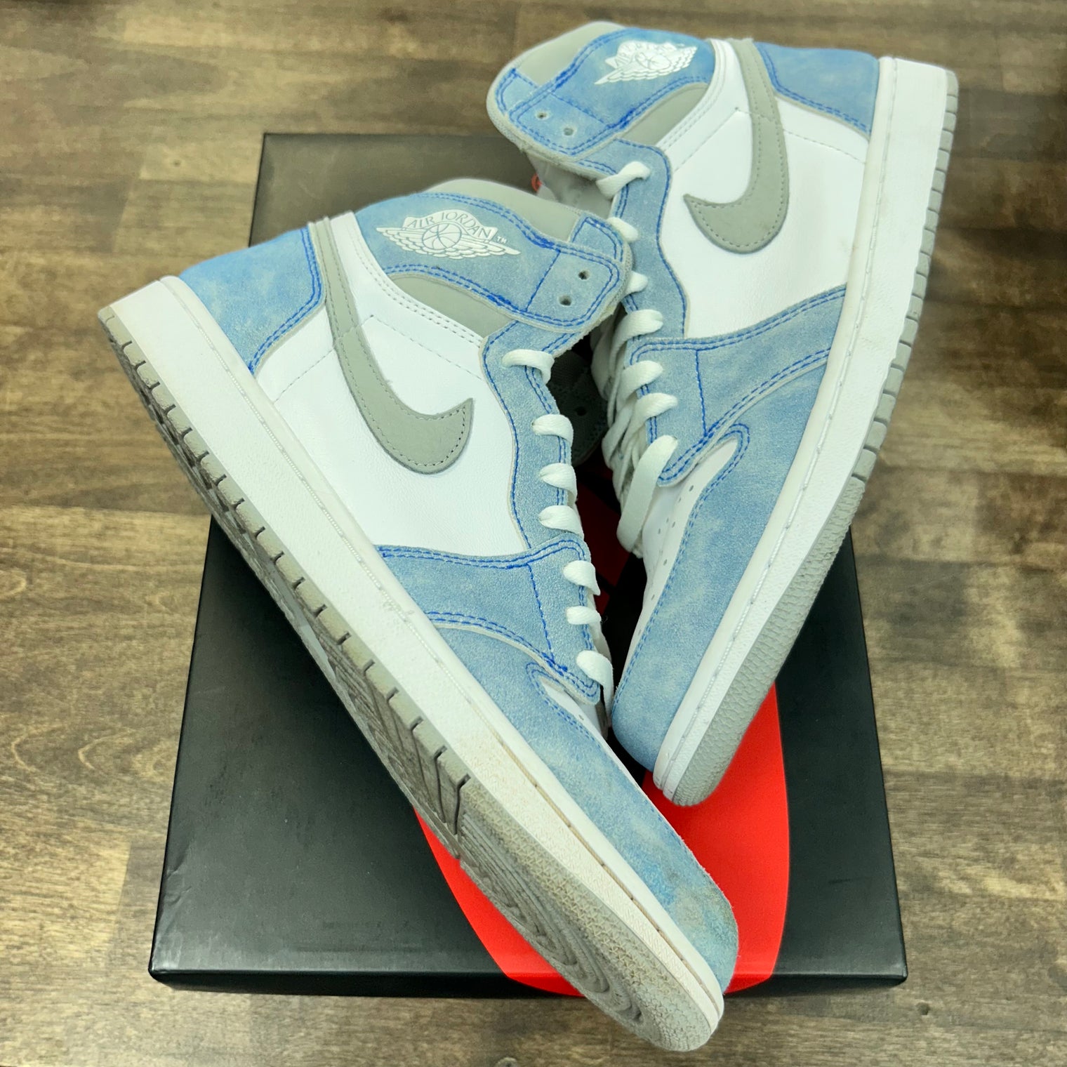 Hyper Royal Jordan 1 High (USED)