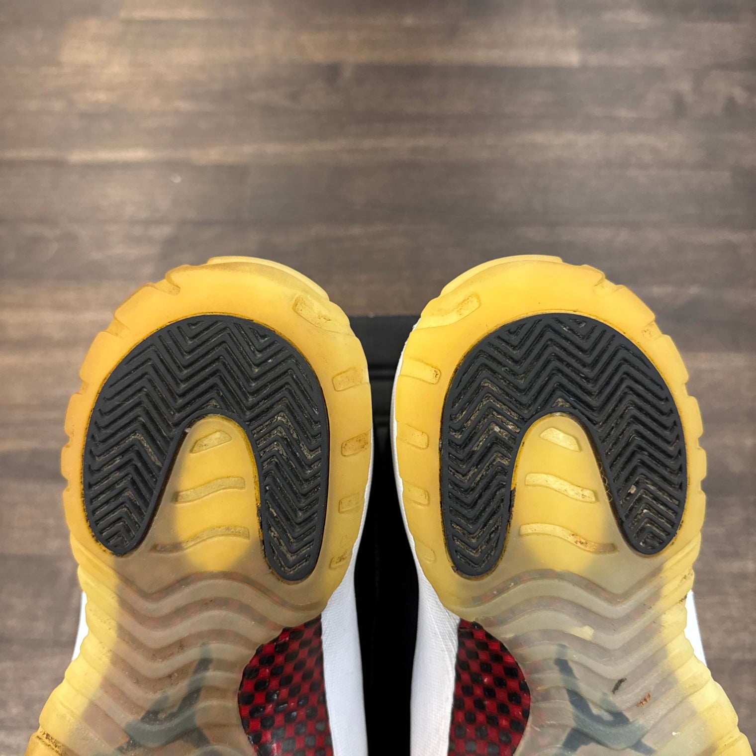 72-10 Jordan 11 High (USED)