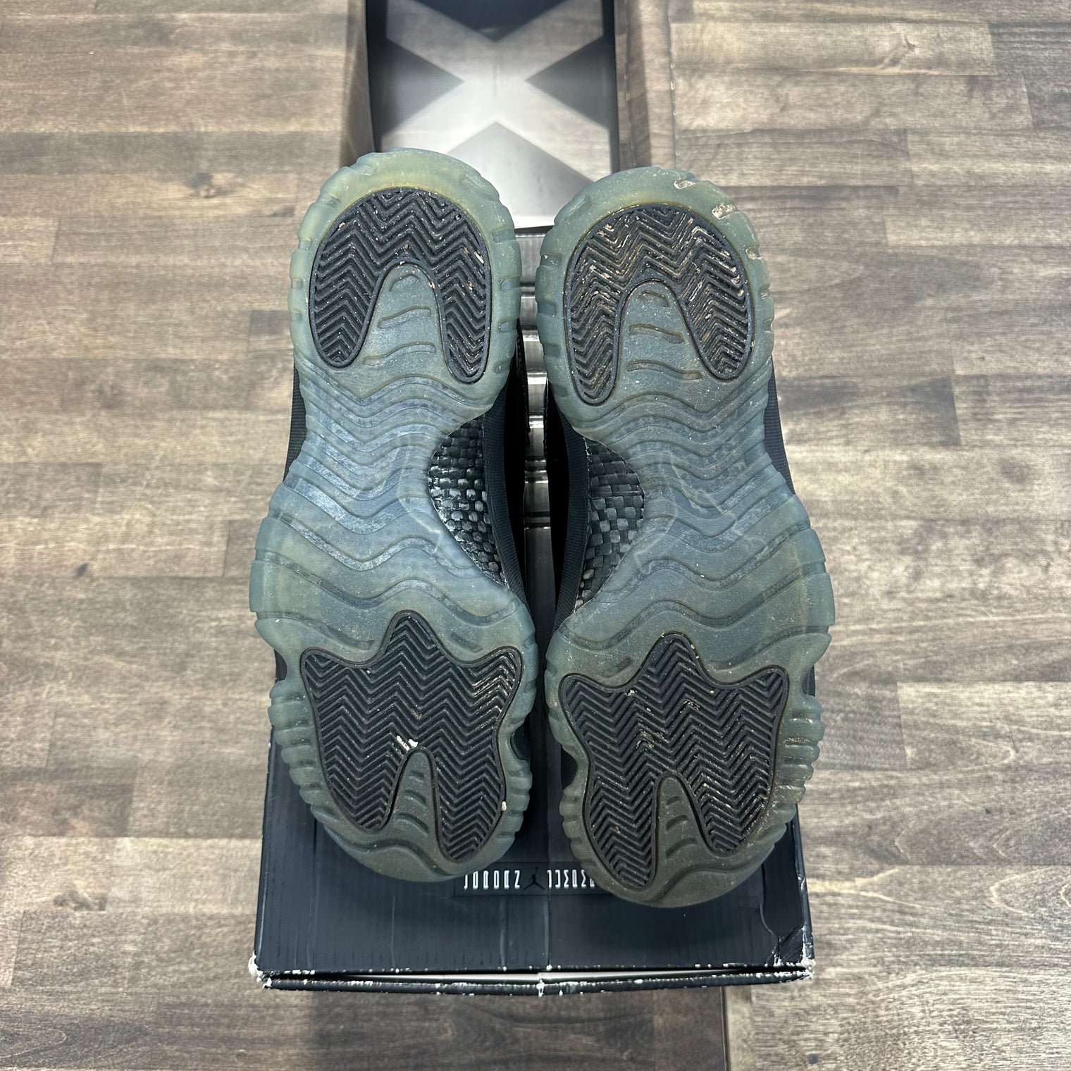 Cap and Gown Jordan 11 Retro (USED)