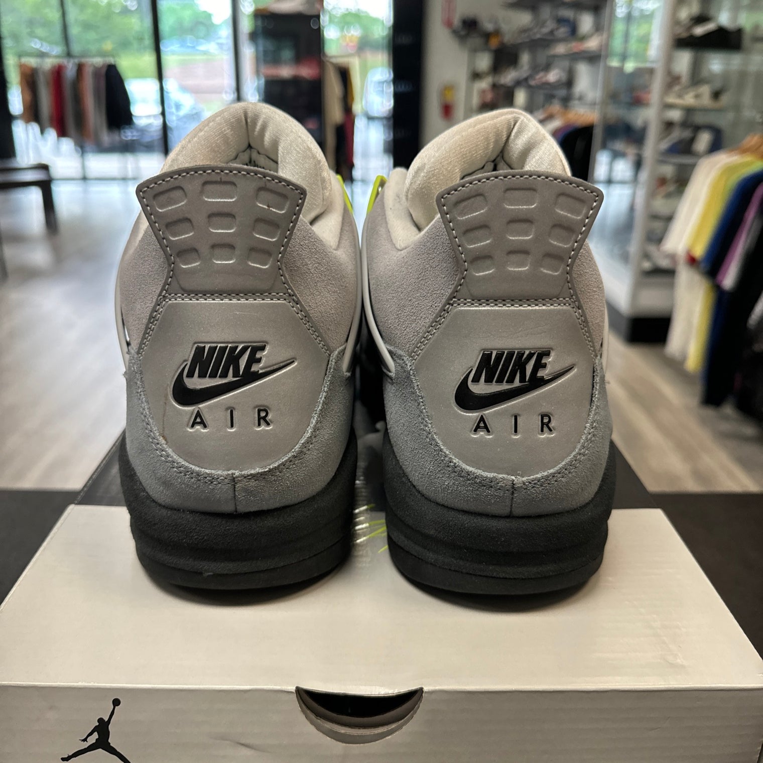 Jordan 4 SE Neon (USED)