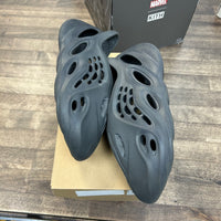Onyx Yeezy Foam RNNR (USED)