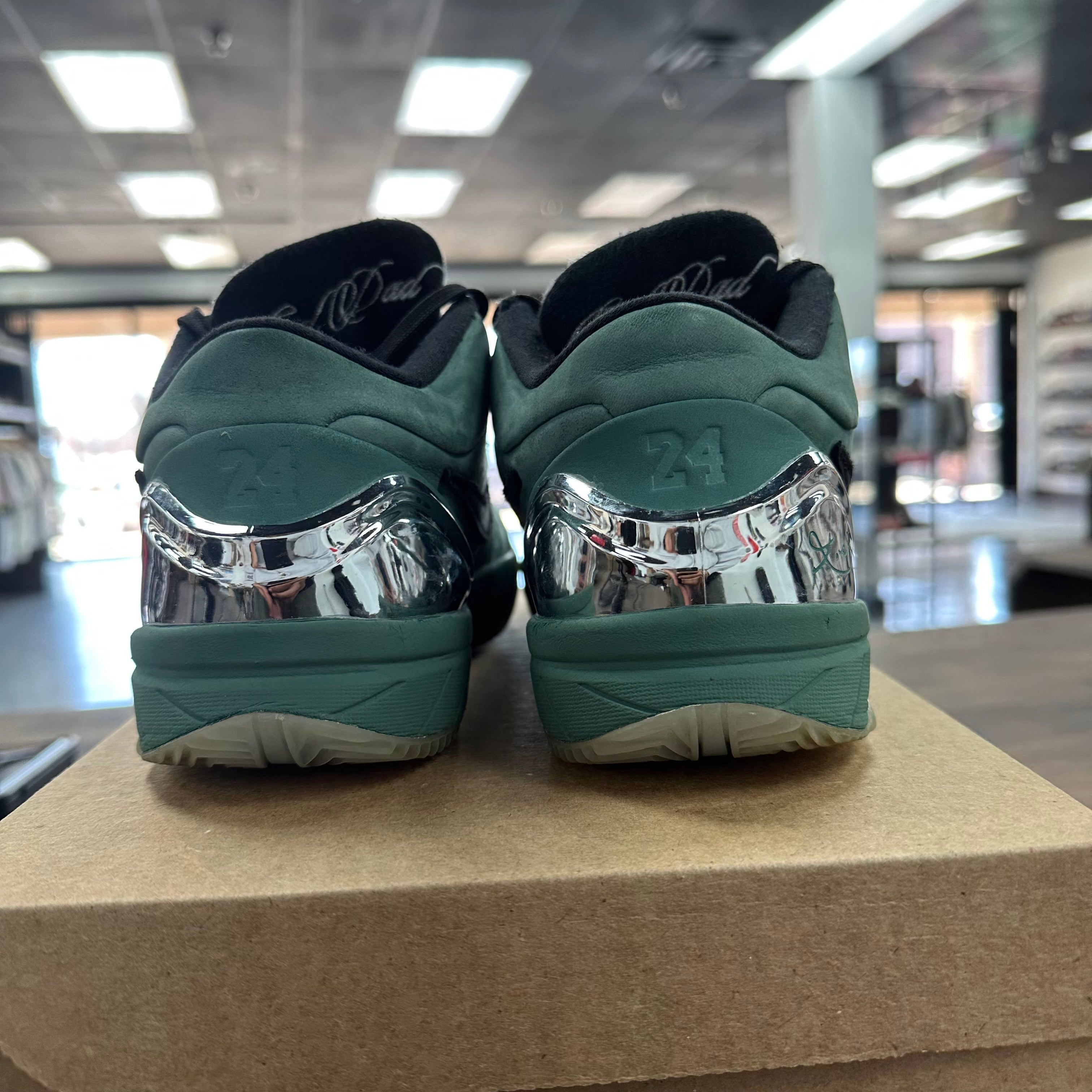Nike Kobe 4 Protro Girl Dad (US 7) (USED, No Box) Size 7 (Pre-Owned) - Image 4