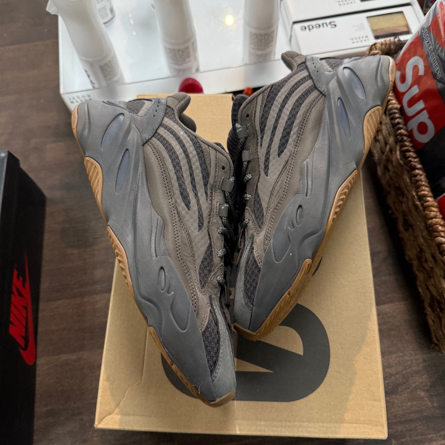 Geode Yeezy 700 (USED)