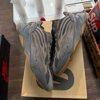 Geode Yeezy 700 (USED)