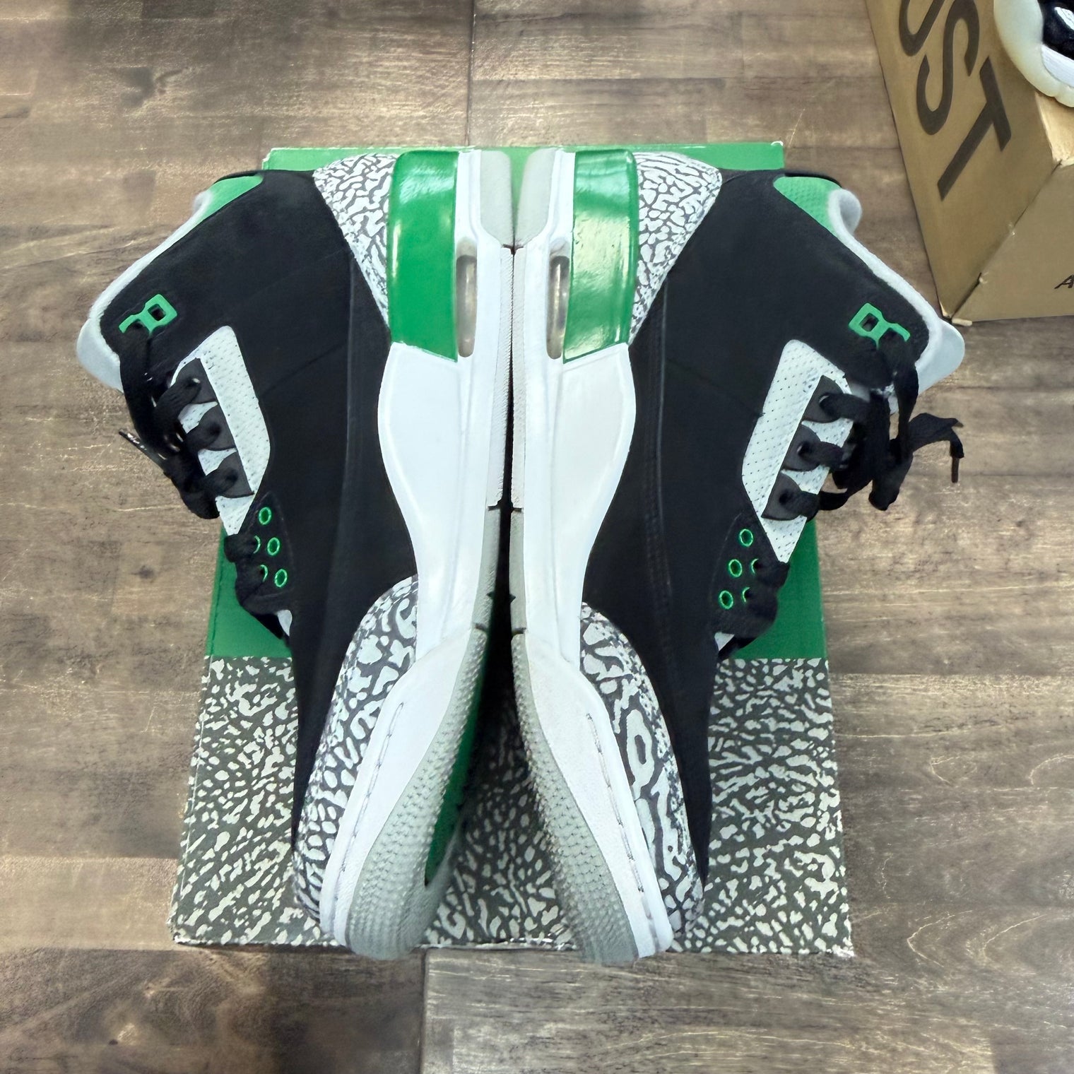 Pine Green Jordan 3 Retro (USED)