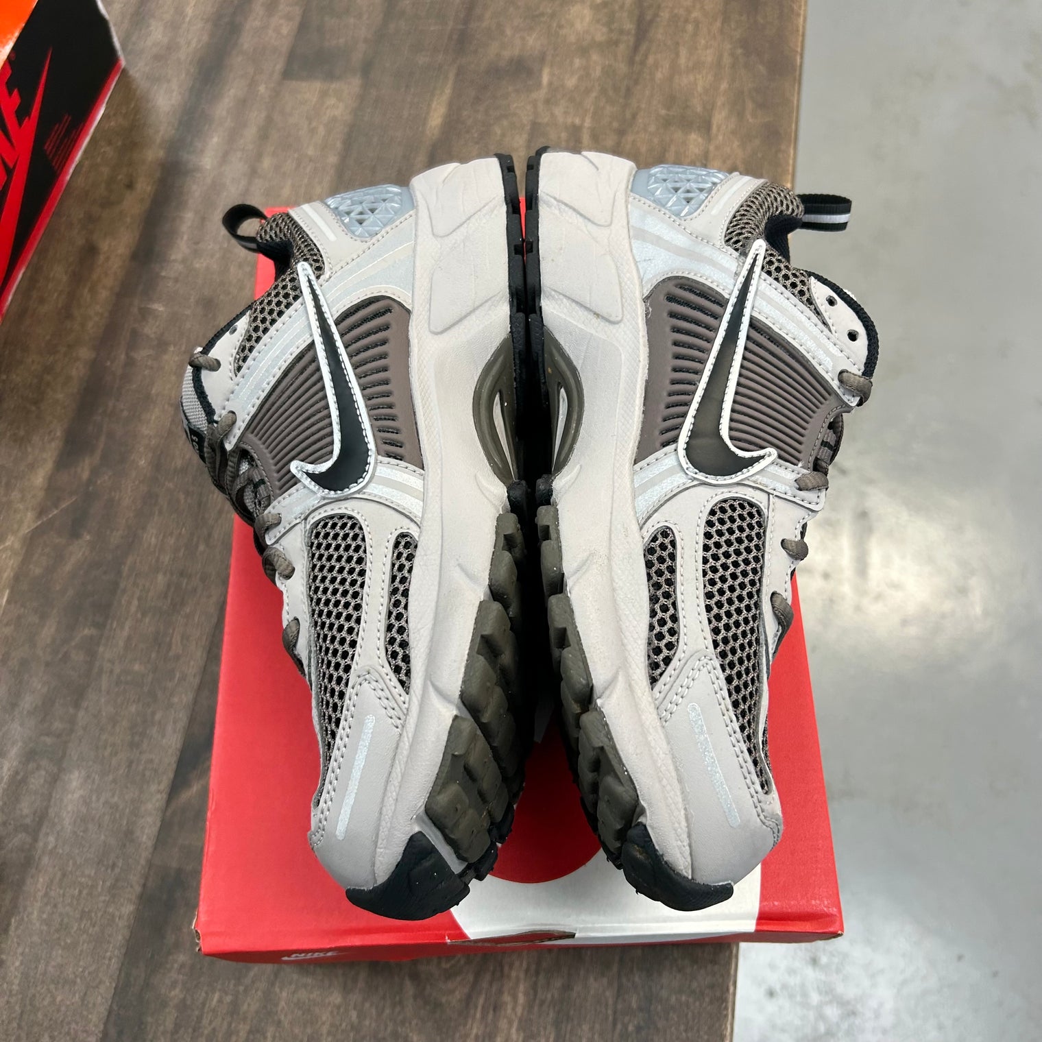 (GS) College Grey Black Cave Stone Vomero 5 (USED)