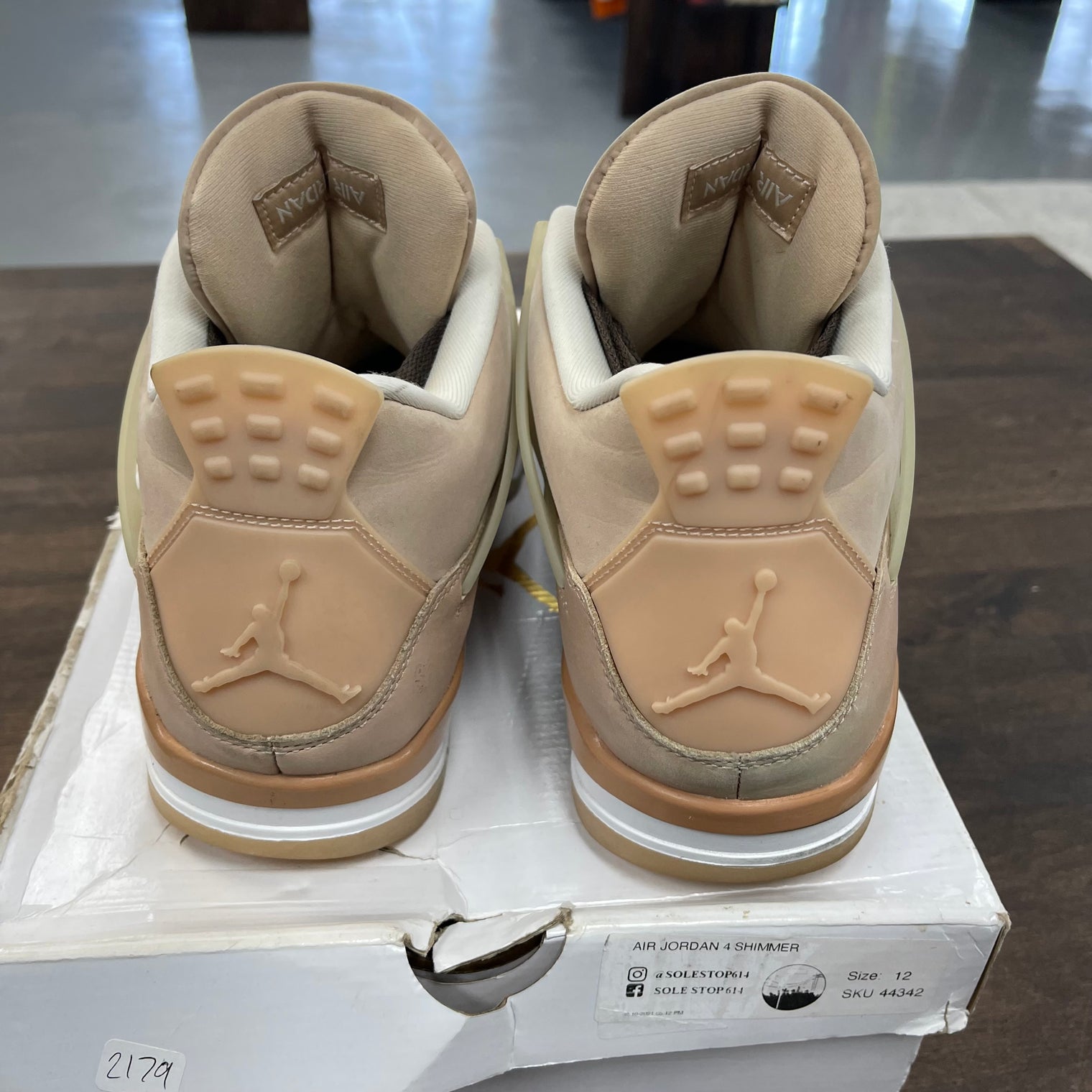 (W) Shimmer Jordan 4 (USED)