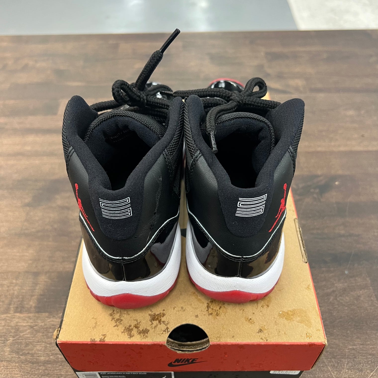 Bred Jordan 11 2019 (GS) (USED)