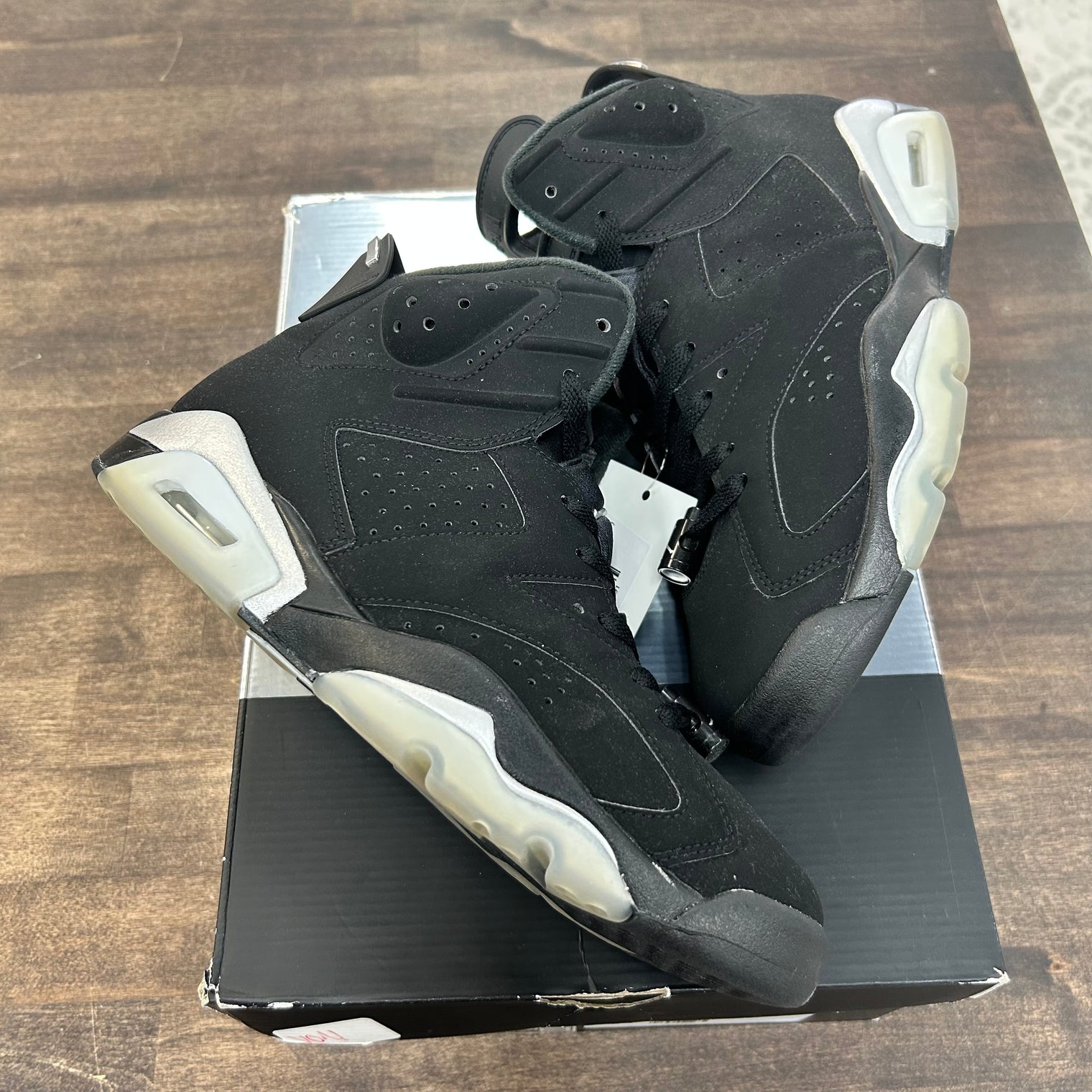 Chrome Jordan 6 Retro (USED)