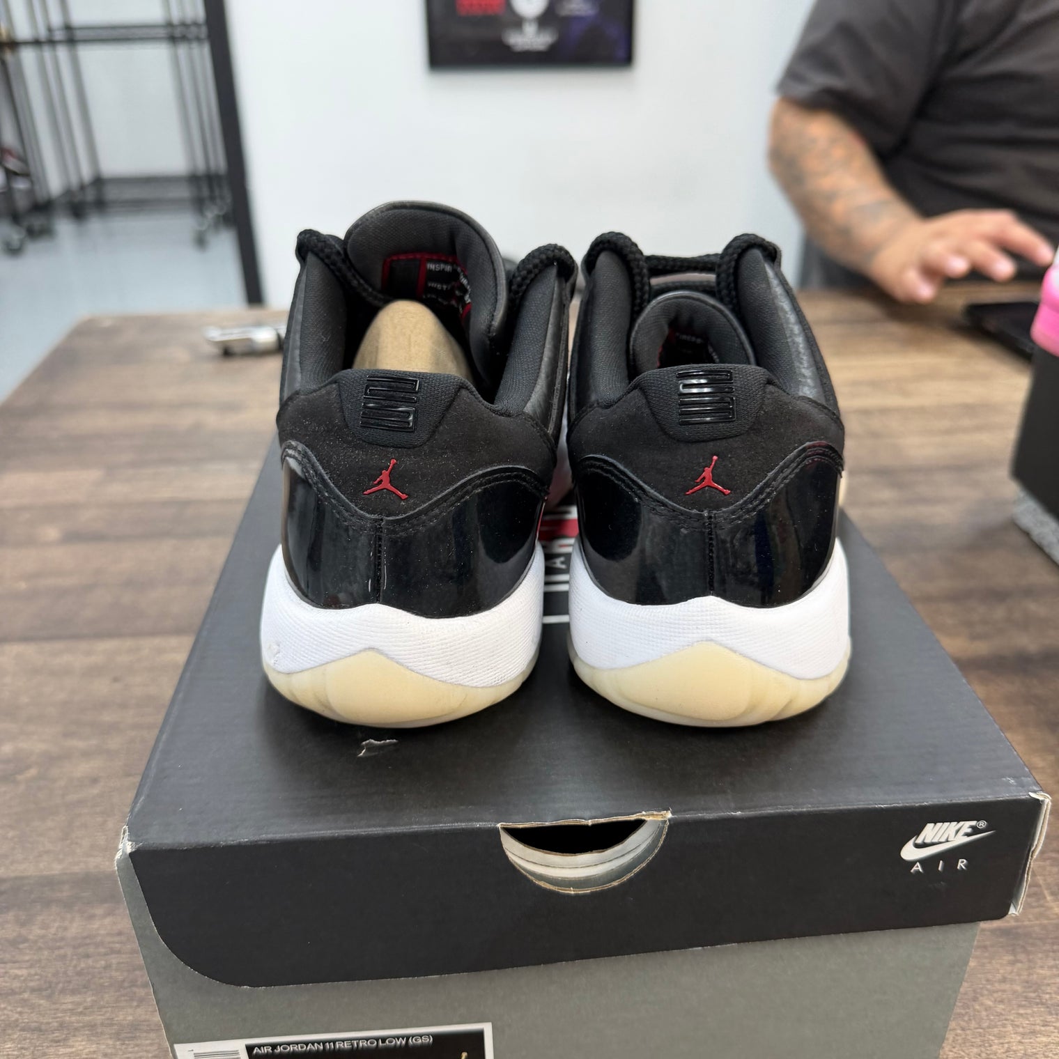 72-10 Jordan 11 Low (GS) (USED)