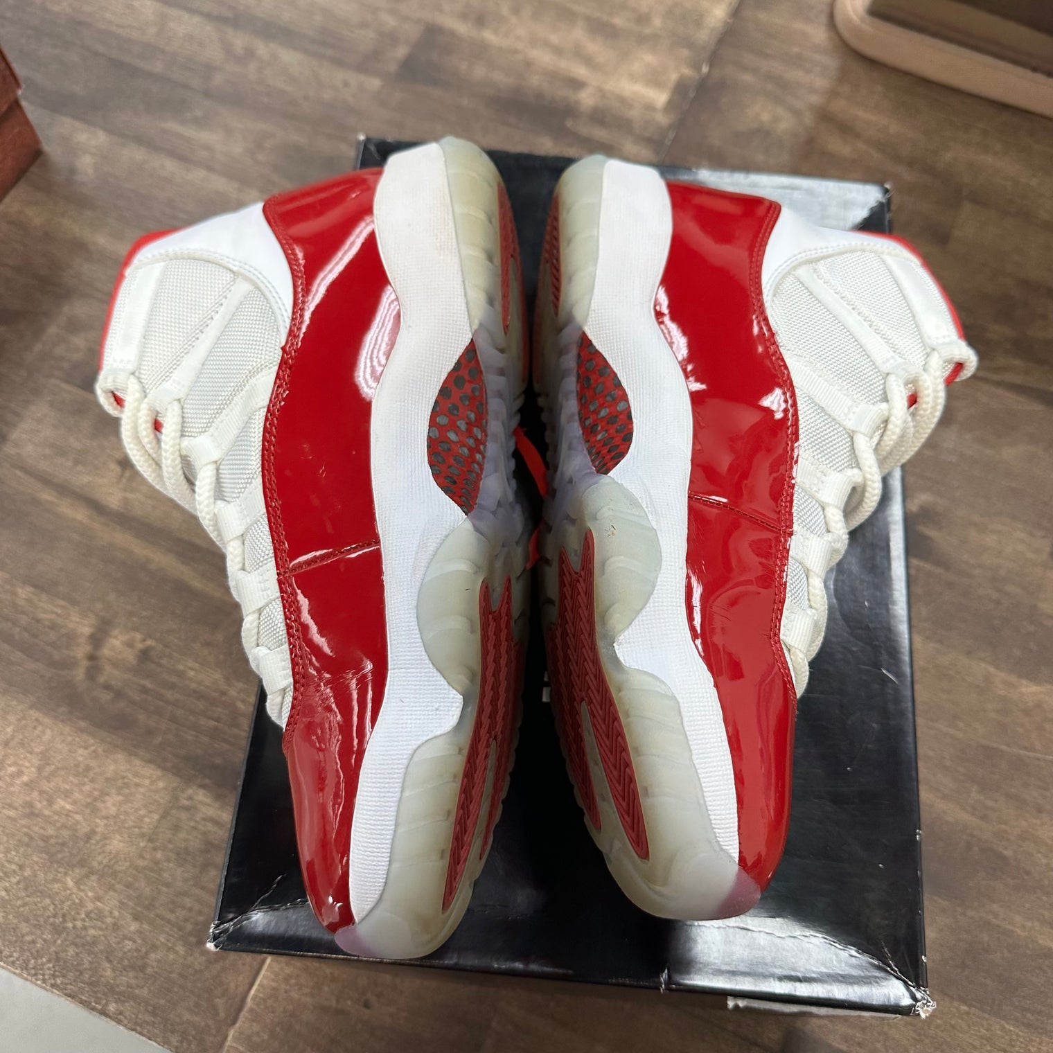 Cherry Jordan 11 (2022) (USED)