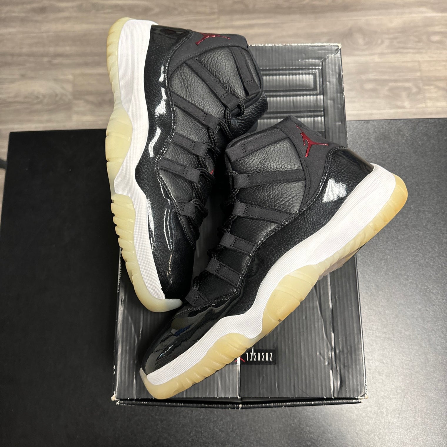 72-10 Jordan 11 (USED)