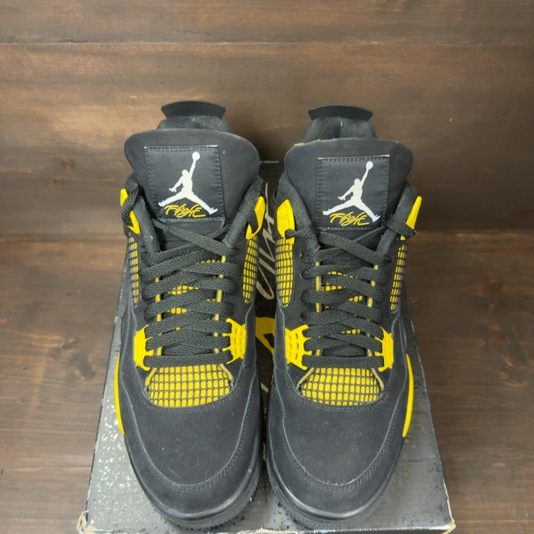 Jordan 4 Retro Thunder (2023) Size 10 (Pre-Owned)