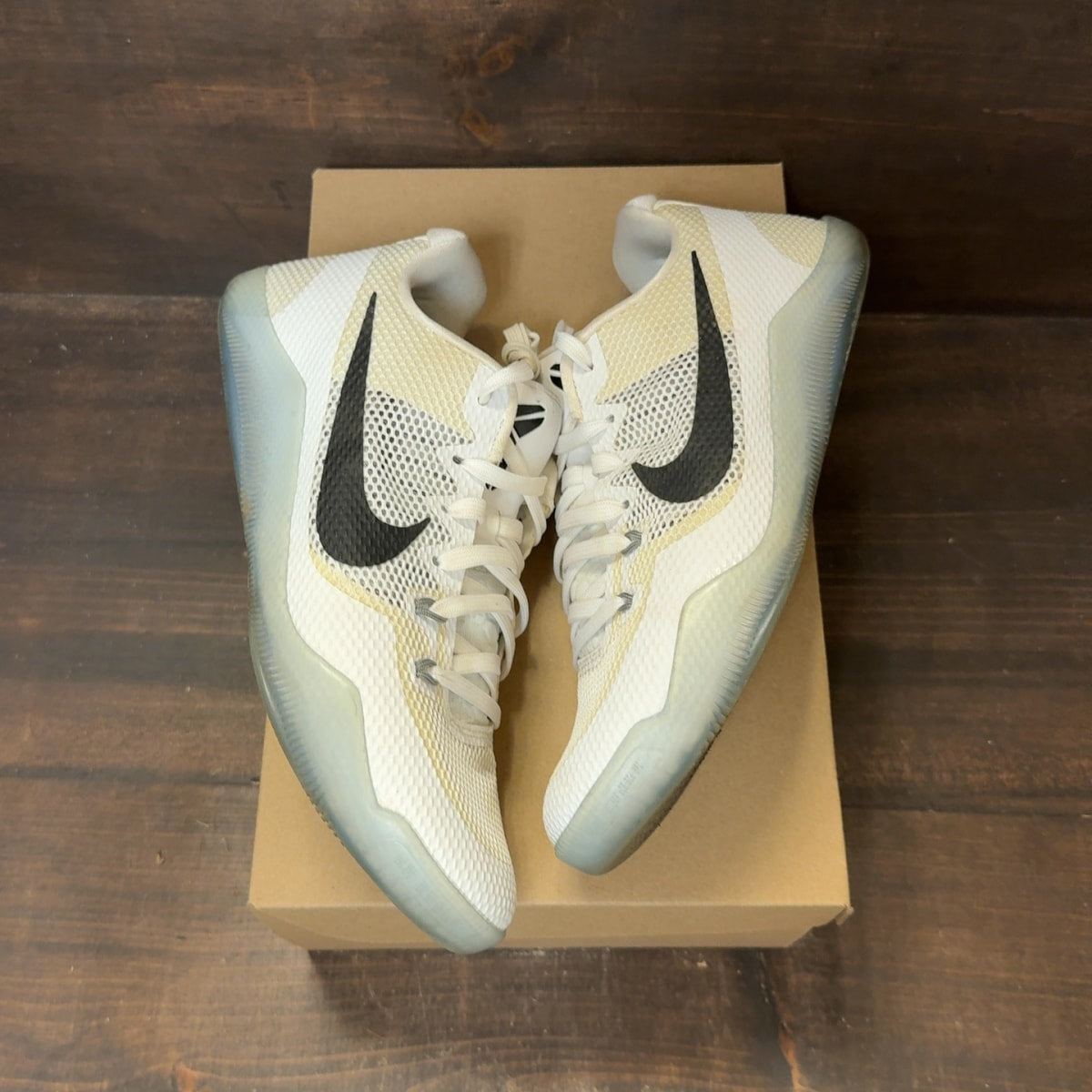 Nike Kobe 11 EM Low Fundamental Size 10 (Pre-Owned) - Image 2