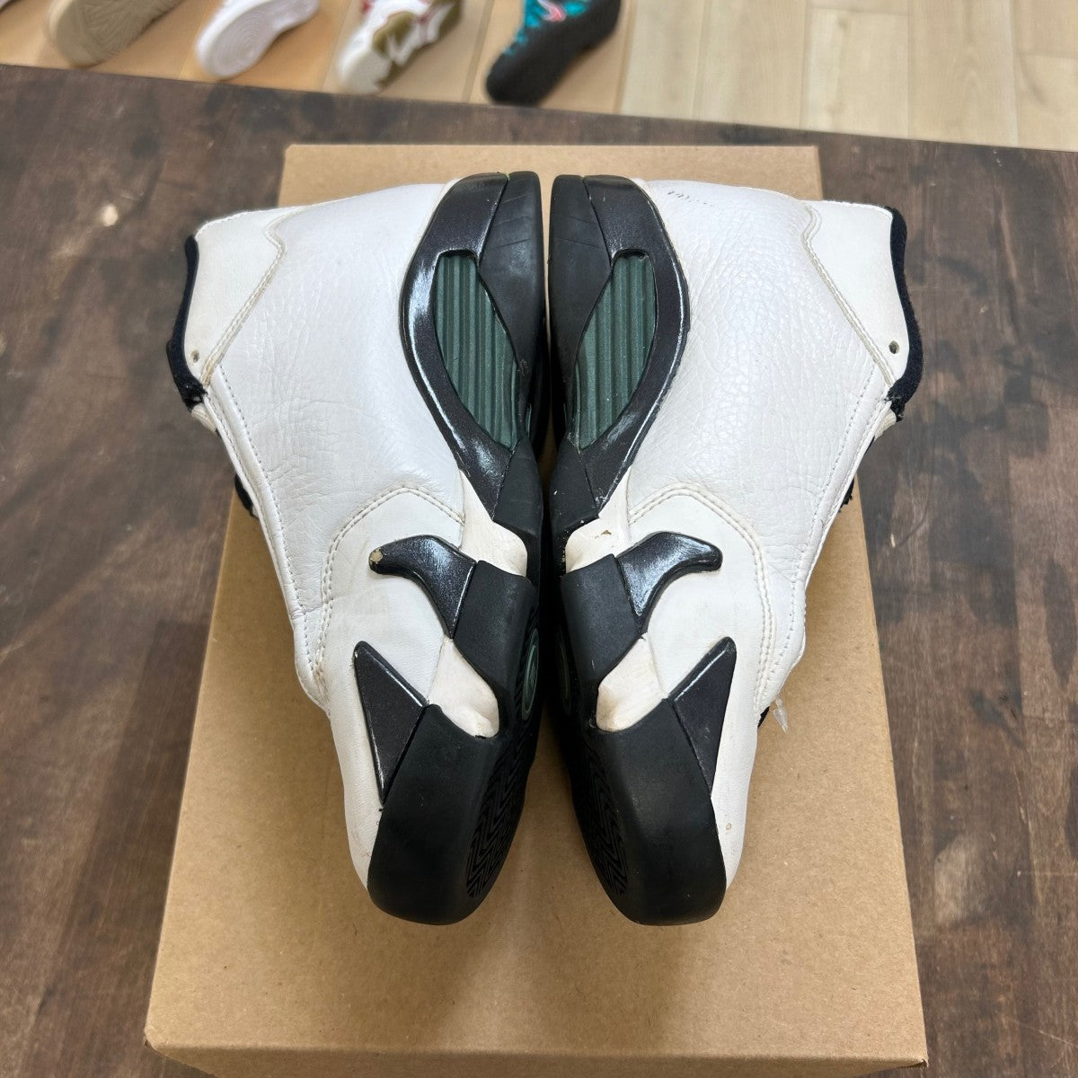 Jordan 14 Retro Oxidized Green (2016) (GS) Size 5Y (Pre-Owned) - Image 3