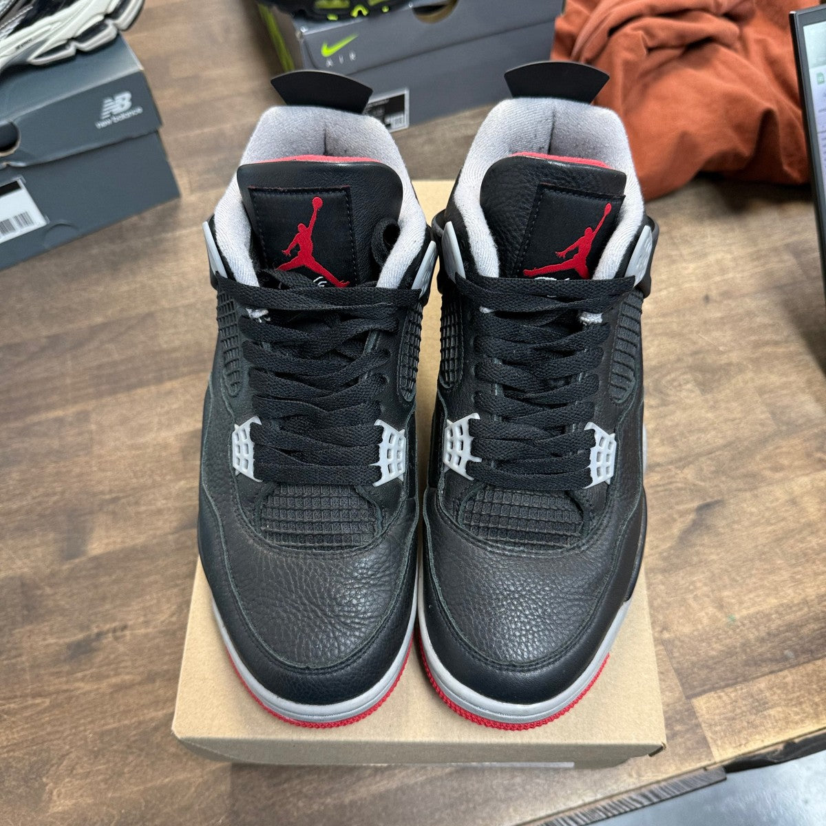 Jordan 4 Retro Bred Reimagined Size 9 (Pre-Owned) - Image 2