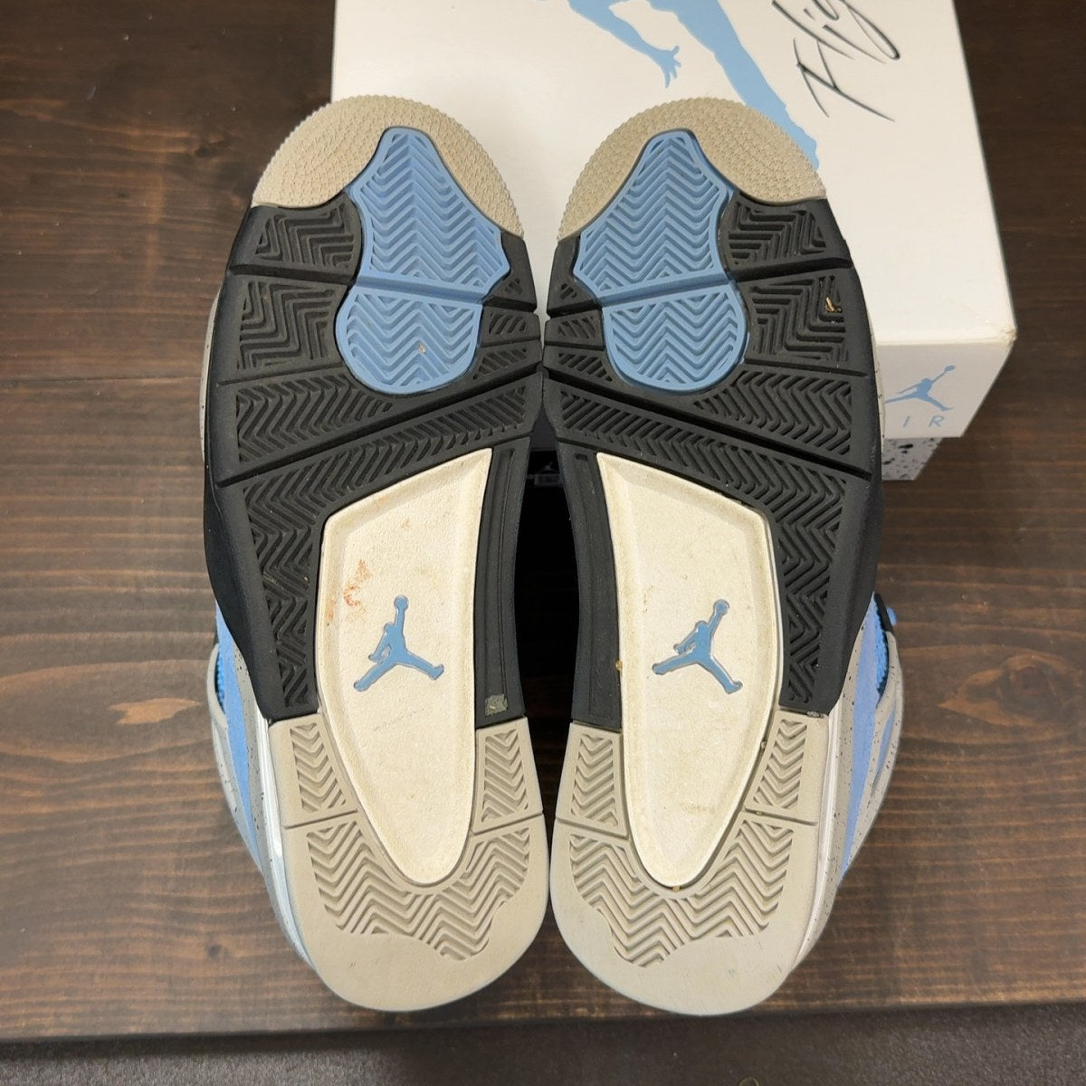 Jordan 4 Retro University Blue Size 9 (Pre-Owned)