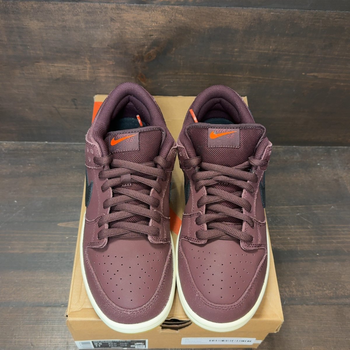 Nike SB Dunk Low Pro Burgundy Crush Size 9.5 (Pre-Owned) - tag