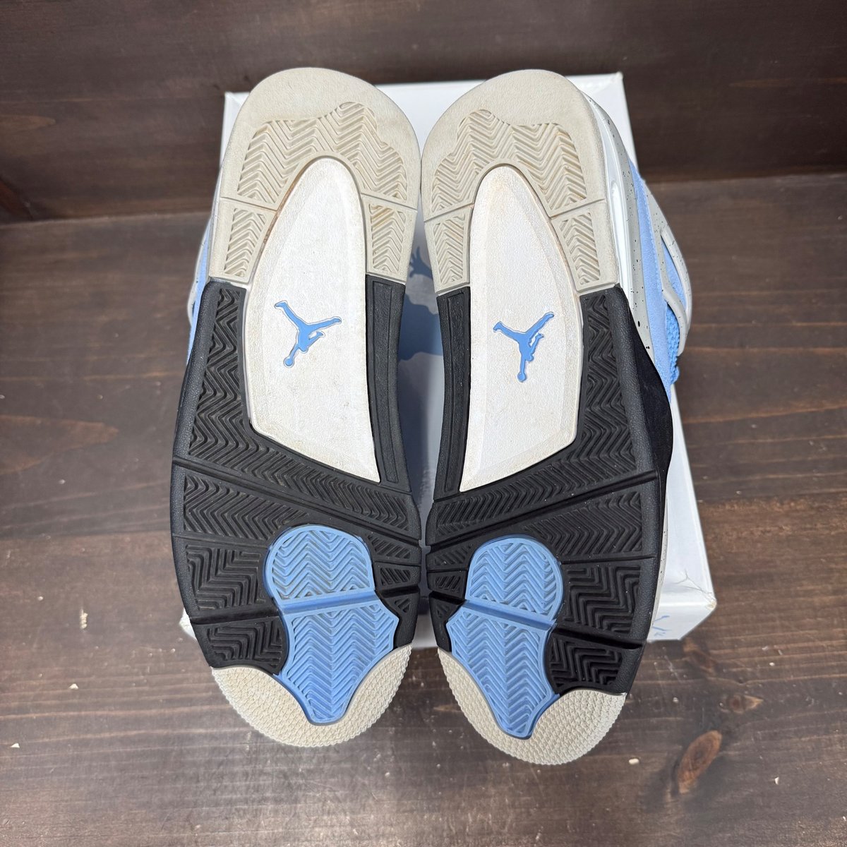 Jordan 4 Retro University Blue Size 11.5 (Pre-Owned) - box