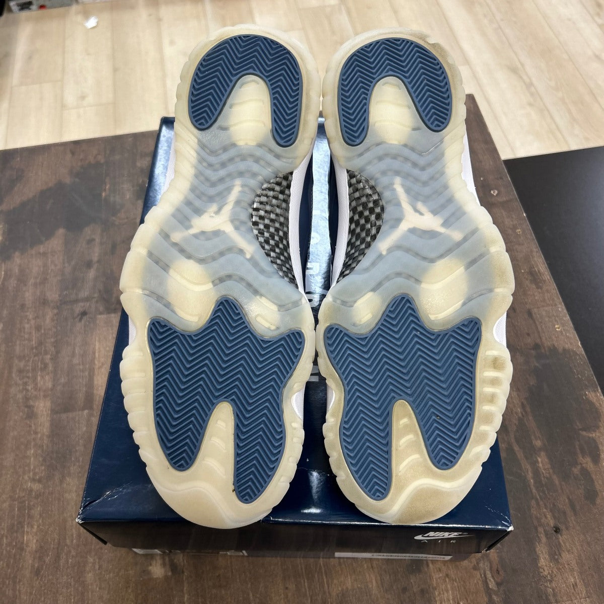 Jordan 11 Retro Low Diffused Blue - Image 5