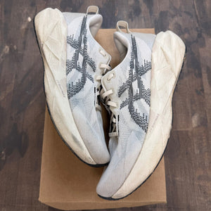 ASICS Novablast 5 Oatmeal Black Size 10 (Pre-Owned) - Image 1