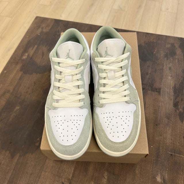 Jordan 1 Low SE Seafoam Size 9.5 (Pre-Owned) - Image 2