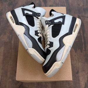 Jordan 4 Retro Platinum Gold (GS) Size 6Y (Pre-Owned) - Image 1