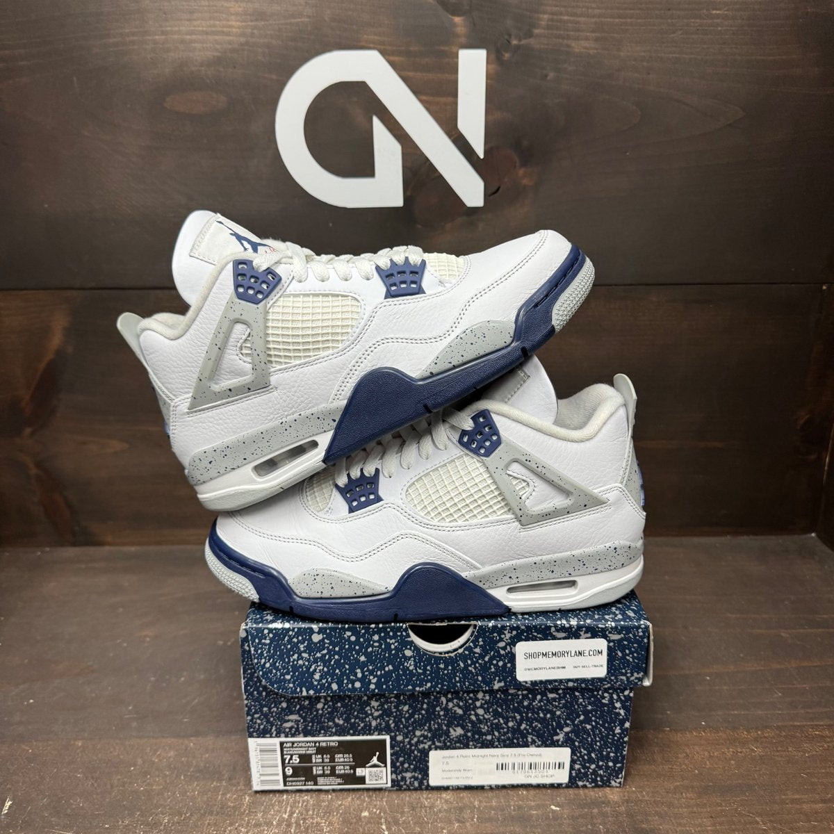 Jordan 4 Retro Midnight Navy Size 7.5 (Pre-Owned) - front