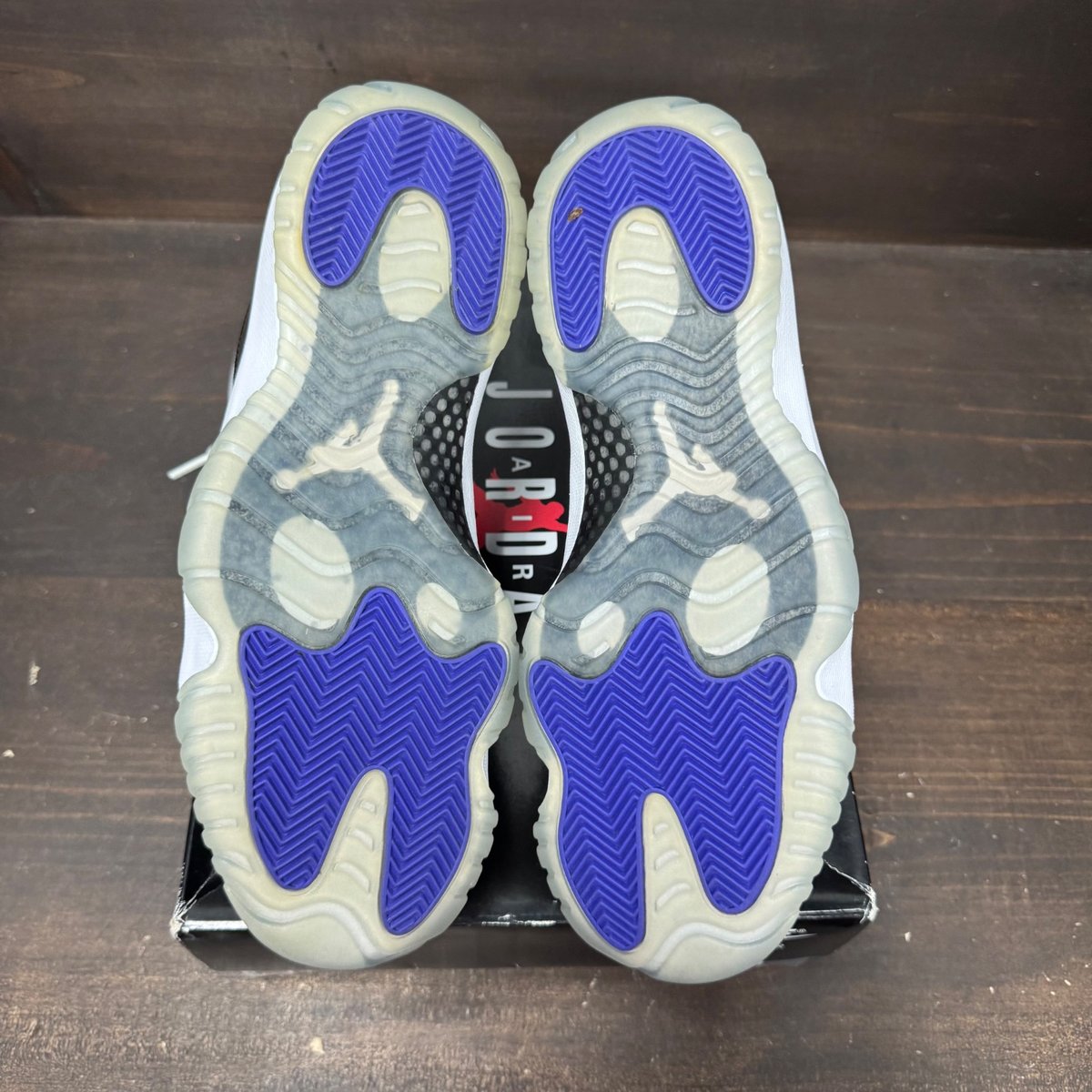 Jordan 11 Retro Concord (2018) Size 10.5 (Pre-Owned) - box