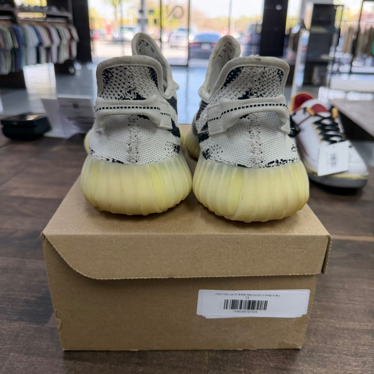 adidas Yeezy Boost 350 V2 Zebra Size 11 (Pre-Owned) - Image 3