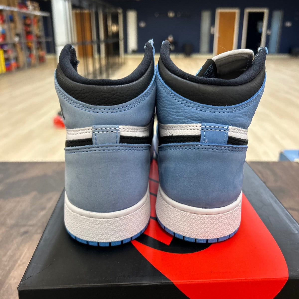 Jordan 1 Retro High OG University Blue (GS) Size 6Y (Pre-Owned)