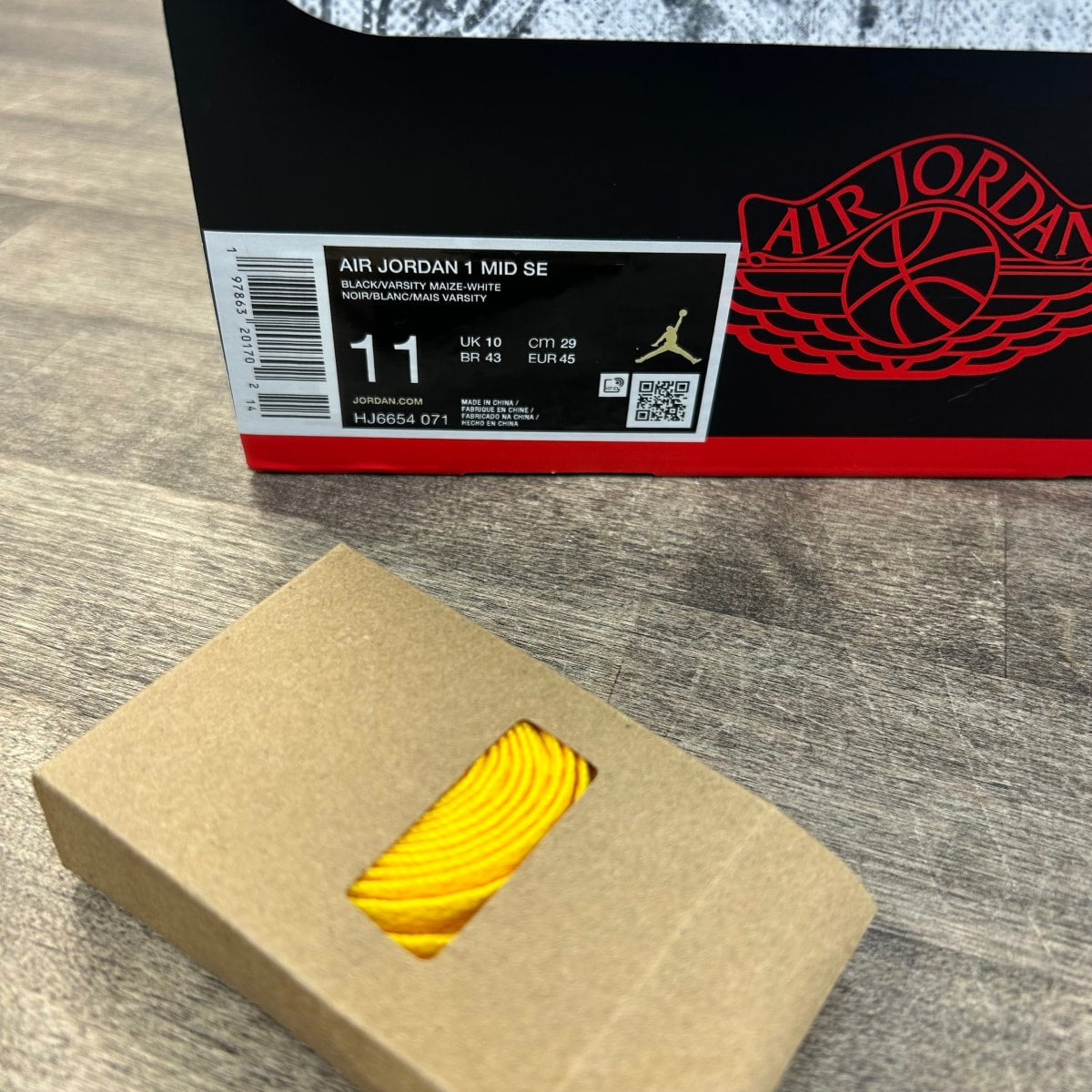 Jordan 1 Mid New Love (2025) - Image 6