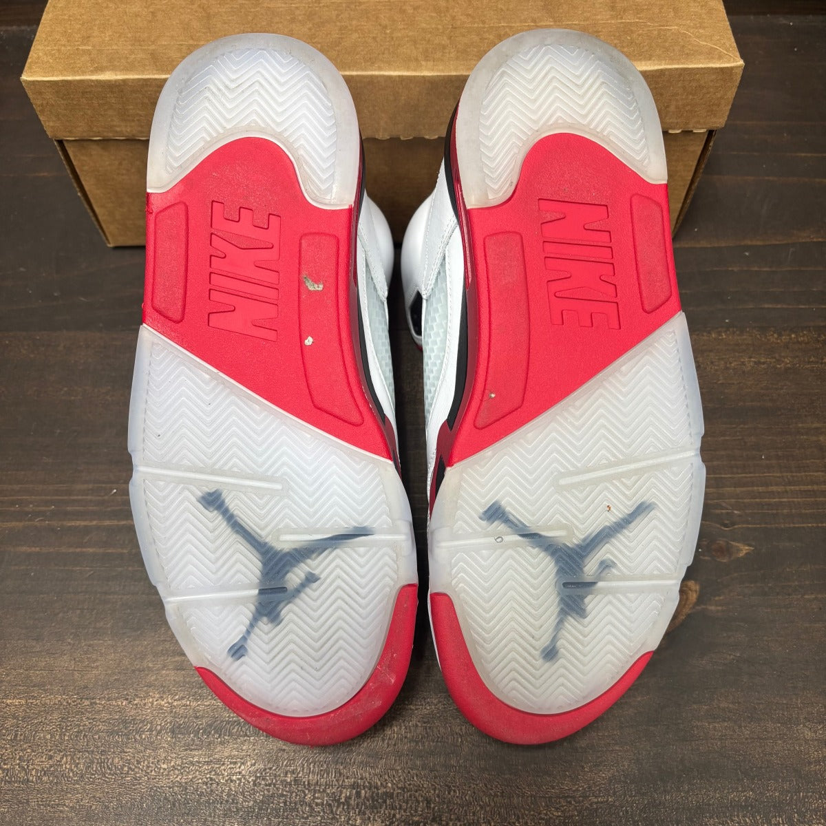 Jordan 5 Retro Fire Red Black Tongue (2025) Size 10 (Pre-Owned) - Image 6