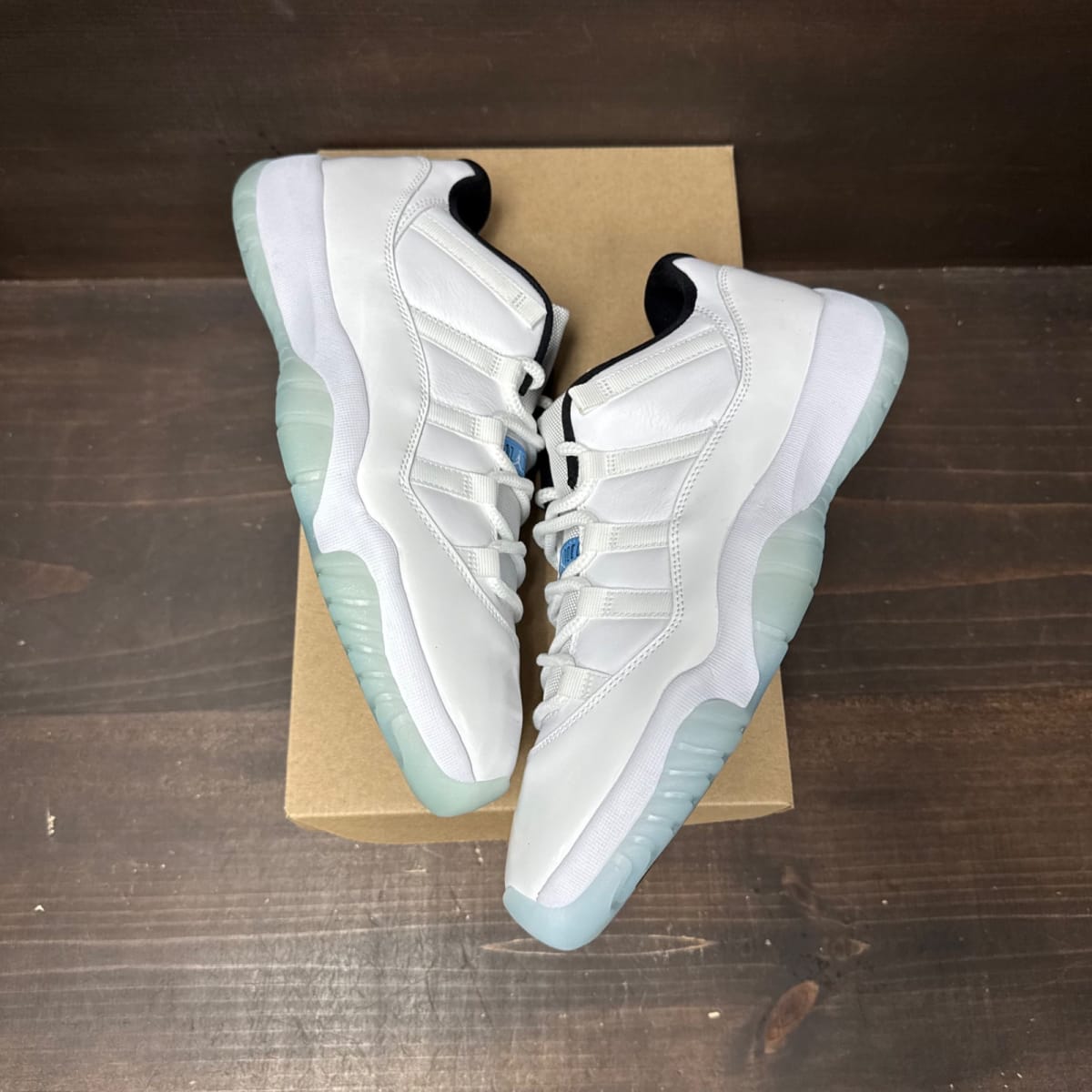 Jordan 11 Retro Low Legend Blue Size 11.5 - tag