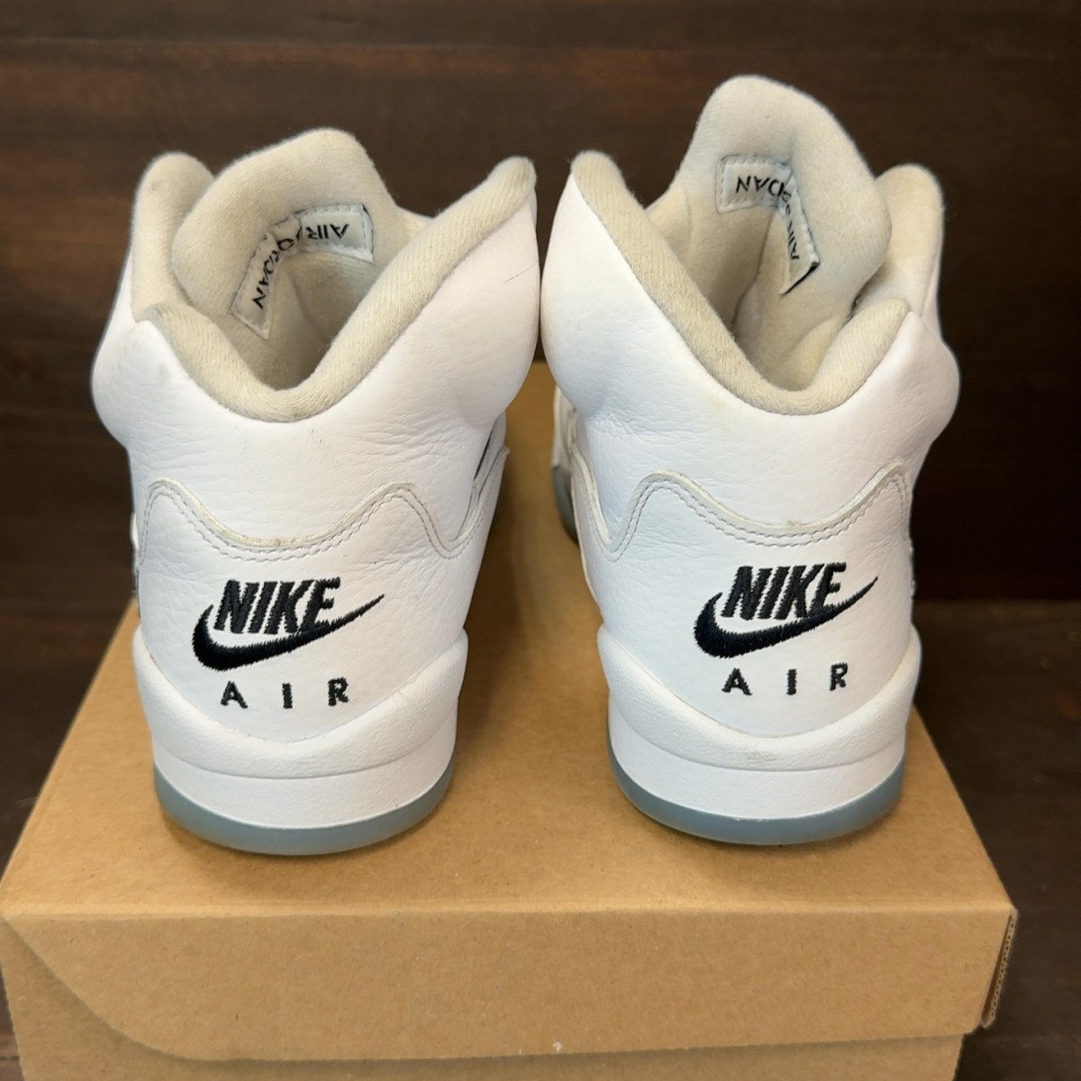 Jordan 5 Retro White Metallic (2026) (GS) Size 7Y (Pre-Owned) - Image 5
