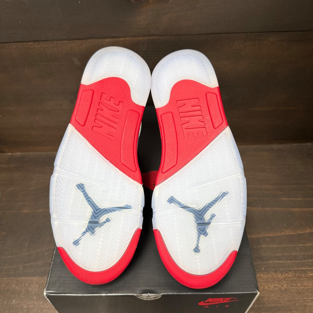 Jordan 5 Retro Fire Red Black Tongue (2025) Size 9 (Pre-Owned)
