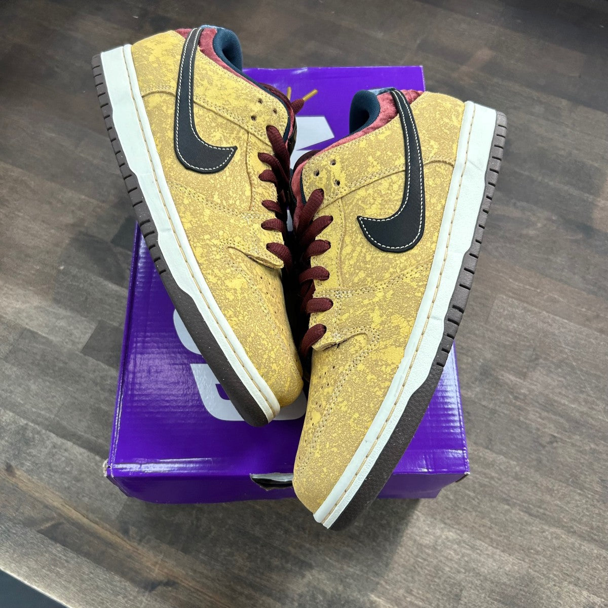 Nike SB Dunk Low City of Cinema Size 11 (Pre-Owned) - Image 1