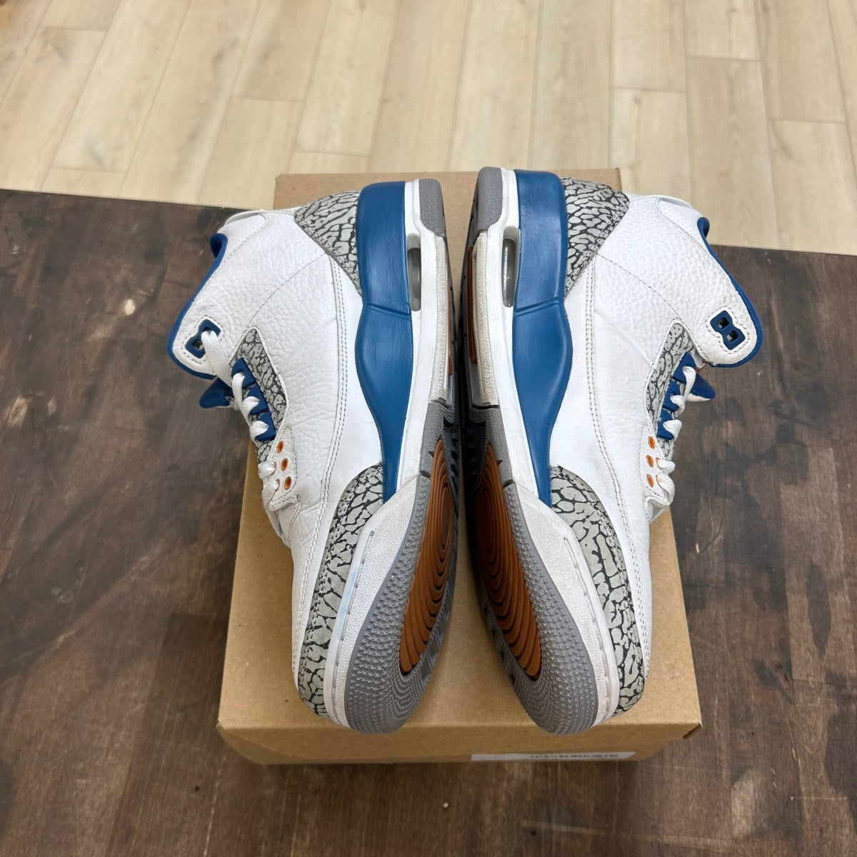 Jordan 3 Retro Wizards Size 10 (Pre-Owned) - Image 3