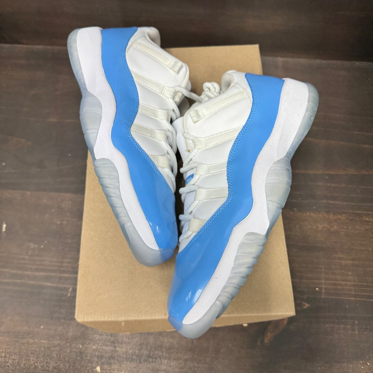 Jordan 11 Retro Low University Blue (2017) Size 9.5 (Pre-Owned) - Image 2