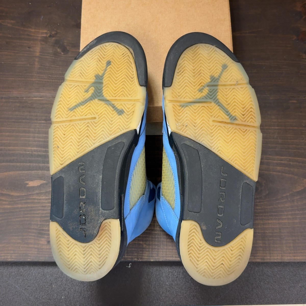 Jordan 5 Retro UNC University Blue Size 12.5 (Pre-Owned) - Image 7
