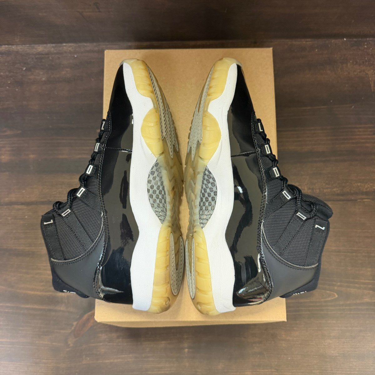 Jordan 11 Retro Jubilee 25th Anniversary Size 9 (Pre-Owned) - Image 5