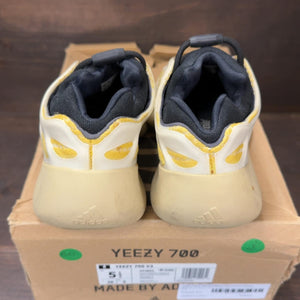 adidas Yeezy 700 V3 Safflower Size 5.5 (Pre-Owned) - aux